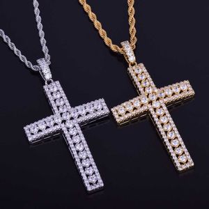 Hänge Halsband Kors Guld Färg Koppar Material Bling Zirkon Män Kvinnor Hip Hop Smycken 230621