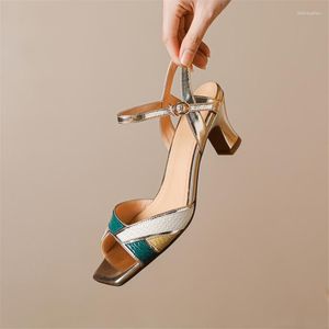 Sommaren 2024 581 Sandaler Fashion Versatile Light Square Toe High Heels för kvinnor handgjorda