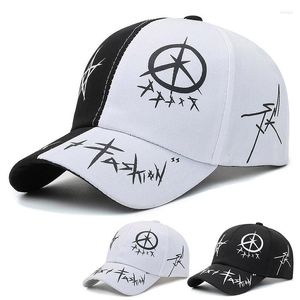 Bollkepsar Anpassad graffiti Snapback Baseball Svart och vitt lapptäcke Män Kvinnor Hip Hop Keps Mode Casual Hatt