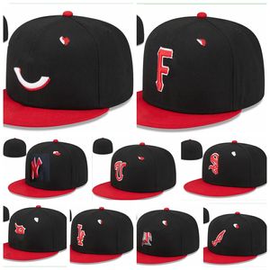 2024 Moda takılmış şapka boyutu düz şapka unisex beyzbol snapbacks fit düz şapka nakış ayarlanabilir basketbol kapakları açık spor hip hop satan örgü kapak boyutu 7-8