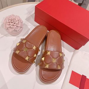 Summer Rivet Mules tofflor Slides Fuschia Sandals Heeled Platform Pumps Heels Open-Toe Women's Luxury Designers Gummi Sole Casual Shoes Factory Skoskor Storlek 35-41