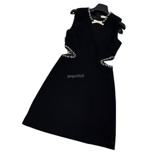 23 Summer Women Designer Dress T-shirt Abiti con strass perline Ragazze Milan Runway Jersey Canotta A-line Mini abito Camicie firmate di fascia alta Gilet scavato