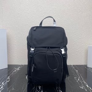 2VZ135 neuer Herren- und Damenrucksack. Hochwertige Schultasche mit Fallschirmstoff-Oberseite, gebürstetem Hardware-Zubehör und 2 Taschen mit großem Fassungsvermögen