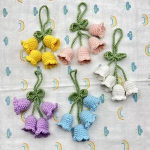 Flores decorativas 2 pçs de tricô feito à mão lírio do vale chaveiro pingentes de carro bolsa enfeites pendurados presente de menina bonito artesanato faça você mesmo