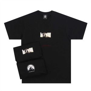 Modna odzież projektanta Koszulki Tshirts Defends Fashion Kith 22ss Godfather Co Branded Box Krótki rękaw Luźny okrągły dekolt Czarny T-shirt męski i damski bawełniany Streetwe