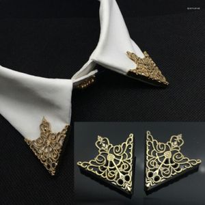 Brooches Men's Denim Accessories Women Retro Court Golden Hollow Pattern Triangle Shirt Collar Corner Buckle Pin Clip Jewelry Party