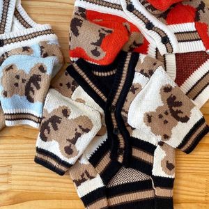 Sweaters Pet Giysileri Sonbahar Kış Orta Küçük Köpek Örme Süveter Karikatür Desen Sıcak Yün Kedi Yavru Köpek Tatlı HARDIGAN CHIHUAHUA PUG