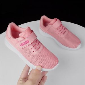 Sapatos esportivos infantis de verão novos respiráveis sapatos casuais de malha antiderrapante leves para meninos e crianças do ensino médio tênis de corrida
