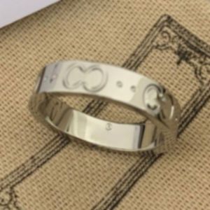 Designer-Ring, Goldring, Verlobungsringe für Damen, Designer-Ringe, modischer Titanstahl, gravierter Buchstabe, Größe 5–10, Bandringe, Nagelring, Ehering, Herrenring