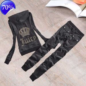 디자인 트렌드 Juicy Tracksuit 브랜드 여성 2 피스 바지 뒤로 클래식 한 핫 드릴 장식 후드 탑 벨벳 직물 묶음 다리 바지 23ess