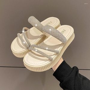 Terlik düşük ayakkabılar kadın açık lüks slaytlar pantofle jöle flip flop platform tasarımcısı 2023 parıltı Roma PU kumaş hoof hee