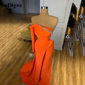 Partykleider SoDigne Orange Meerjungfrau Abend mit Pailletten Perlen One Sleeve Dubai Abendkleid Satin Celebrity Dress 2023