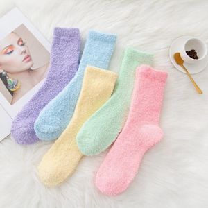 Frauen Socken 5 Paar Herbst Und Winter Mode Dicke frauen Korallen Fleece Candy Farbe Halb Samt Hause Warme Schlaf für Damen