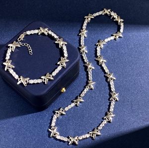 새로운 디자인 된 고급 지르콘 상감 전체 다이아몬드 여성 목걸이 골드 및 실버 인터레이스 레터 x 브레이슬릿 디자이너 보석 세트 T02
