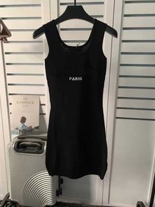 女性のためのニットデザイナードレスロング Tシャツ黒の服夏カジュアルレディボディコンノースリーブコットンニットウェアレタースリムフィットセクシーなファッション薄くて速乾性