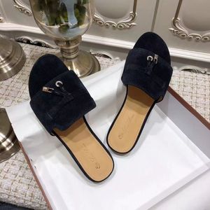 Chinelos de verão LP PIANA Charms Chinelos de camurça enfeitados Sandálias de luxo sapatos Sapatilhas casuais de couro genuíno com dedo do pé aberto para mulheres Designers de calçados de fábrica