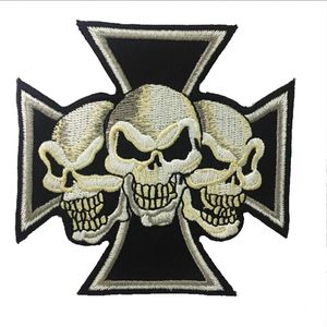 Fantastiskt maltesiskt kors Devil Triple Skulls Christian Broderade Patch Stryk På Sy På Patch För Biker Kläder Jacka Väst S298a