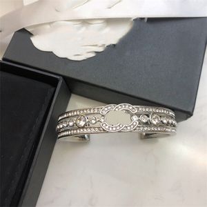 20 스타일의 프리미엄 럭셔리 편지 CCity Bangle Designer Fine Jewelry Classic Classic Gold Bracelet C 로고 커플 Charm Bracelets 5734234