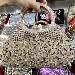 Evening Bags Gold Metal Pearl TopHandle White Crystal Clutch Bag High Quality Women's Flower Diamond Wedding Bridal Handbags Fashion 230704