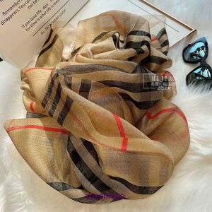 Designer Luxury Bur Home halsdukar till salu Leno 190 Silk Mulberry Wool Scarf Tunn höstrutiga ränder Koreansk version Mode High end Kvinnor