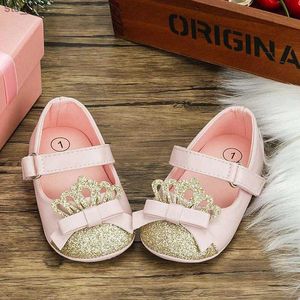 Scarpe da bambina appena nate Scarpe eleganti da principessa per neonati Bling Pu Mocassini per bambini in gomma suola morbida antiscivolo Flat Toddler First Walk L230518