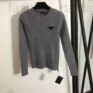 Kadın T-Shirt Tasarımcısı 4 Renk Uzun Kollu Üstler Tasarımcı Kadınlar Knited T Shirt Üçgen Rozeti Bayanlar Kış Sweaters YPZ8