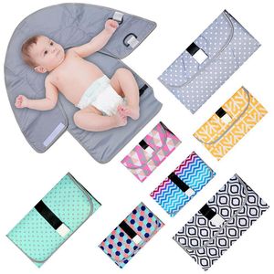 Almofadas de troca capas para fraldas de bebê à prova d'água ao ar livre Mudando a forma da carteira Portable born Baby Fralda portátil Trocando fraldas dobrável tapete 230705