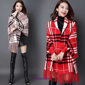 Cachecóis de inverno fashion Bur varejo para venda outono e inverno xale xadrez com mangas caxemira inglesa casaco grosso e quente capa longa