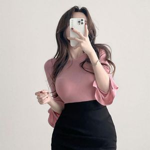 T-shirty damskie moda koreańska seksowne rozcięcie rozkloszowane rękawy obcisły T-Shirt dla kobiet wiosna lato panie śliczne estetyczne krótkie bluzki hurtownia