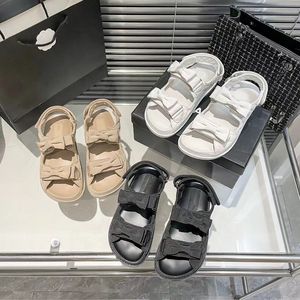 Tasarımcı Kadınlar Sandalet Jöle Kauçuk Sandal Terlik Flip Flop Platformu Slaytlar Yaz Yay Rhinestone Plajı Şeker Renk Takma Yaz Sandal