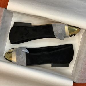 أحذية واحدة من الرياح العطرة الأصلية النقية ذات الأحذية ذات العطرات العائمة ذات الأحذية النسائية 2023 أحذية نيو جولد جلود نسائية مطابقة للأحذية الباليه مسطحة