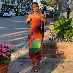 Fritidsklänningar Sexig axelbandslös sommarklänning Färgglad off Shoulder Ärmlös Tie Dye Print Tube Mesh Maxi Beach Vacation Outfit för kvinnor