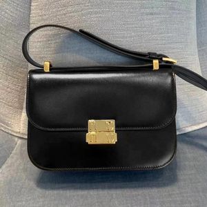 2023 Nya mode kvinnors baguette herr messenger väska äkta läder hobo crossbody clutch totes kuvert designer väskor