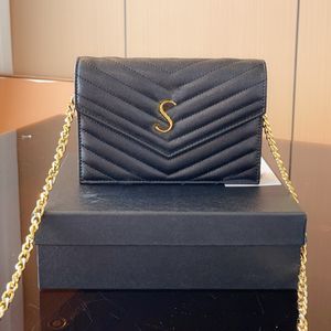 Designer Dam Nya Trendiga Handväskor Dam Crossbody-väskor Golden Letters Axelväska Lyxmärke Flap Pocket Totes Messenger Tote