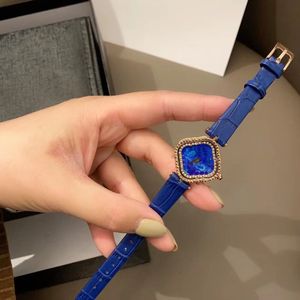 女性のためのクラシックウォッチ4/4リーフクローバーデザイナー腕時計ファッション腕時計ステンレス鋼の時計