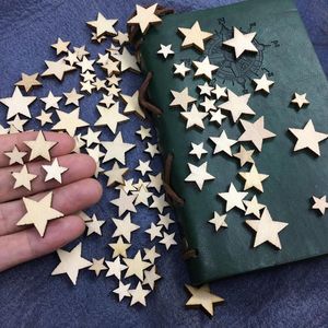 Cross-Stitch 100pcs Stars handgefertigtes Neujahr Holzknöpfe Weihnachtsschmuck Dekor blockieren Holzdekorationen für Home Event Hochzeitsfeier DIY