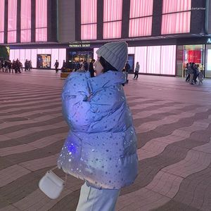 Damen Down Ins Vitality Girl Fluoreszierender Stoff Schneeflockendruck Zweifarbiger kurzer Stehkragen Lose Brotkleidung Baumwolle Winter