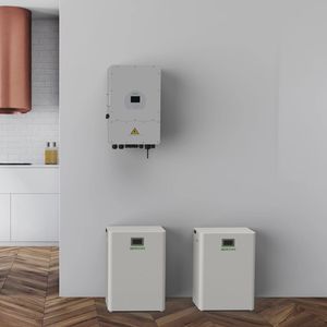 5000W energilagringssystem för bostadsbatterier med deltagande av PV, batteri, laster och nätsystem för energihantering. (HYBRID INVERTER+BATTERI+DC COMBINER)