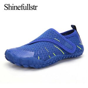 Calzature da escursionismo Bambini traspiranti Scarpe da acqua a piedi nudi Bambini Spiaggia Acqua Nuoto Mare Sport acquatici Reef Wading Five Finger Watershoes Suole in gomma HKD230706