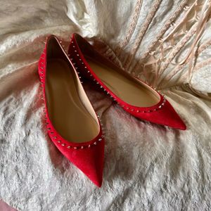 Designer klänningskor Spring Autumn Women Flat Heel Shoes Pointed Toe Wedding Dance Shoes äkta Leather Classic Rivet Lady Office Shoes Loafers 42