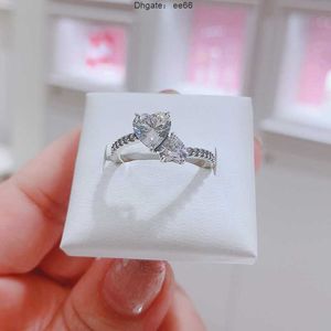 Band Rings Sterling Sier Double Heart Sparkling Clear CZ Fit smycken Engagement Bröllopälskare Fashion Ring
