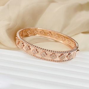 Designer Bangle Four Leaf Clover Armband Smycken Kvinnor Rose Gold Sier Kaleidoscope Style Tennisarmband Klöver smycken till julklapp