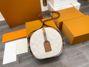 Niszowa marka luksusowy design okrągły jedno ramię w torbie crossbody moda zaokrąglone torby wszechstronne zaokrąglone torba do torby damska wytłoczona czarny jeans