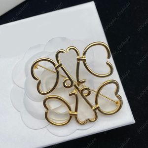 Простые буквы Pins Luxury Brooch Designer Jewelry для женщин Золотые броши Мужские Классические Серебряные Серебряные грудковые шарф для вечеринки для вечеринки 2023