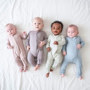 Rompers 2023 Baby Romper Bambu Fiber Pojke Kläder födda Dragkedja Footies Jumpsuit Solid Långärmad Kläder 0 24M 230705