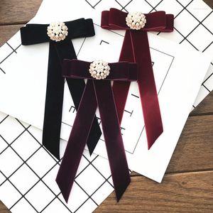 Muszki Vintage krawat aksamitna damska głowa diamentowa wstążka broszka z frędzlami eleganckie dziewczyny elegancka biżuteria kołnierz Pin Girl Cravat prezent dla mężczyzn