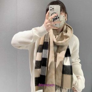 Fashion Bur winter scarves retail for sale Autumn Tassel Design Plaid Letter Warm Fashion Long Scarf Hong Kong UX4J