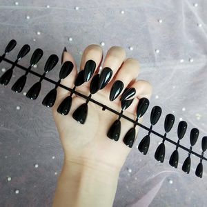 False Nails 28pcs 네일 팁 아몬드 갑옷 긴 가짜 물 드롭 패치 단색 눌러 접착제