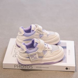 Sneakers dziewczęta oddychające trampki o siatce Sprężyna jesień dziecięcy miękkie podeszwy buty buty dla chłopców do biegania buty dla dzieci 230705