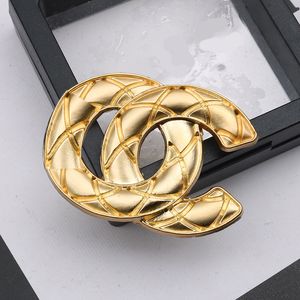 Famous Design Gold Luxury Designer Brooch Women Letter Elegant Plaid Brooches Suit Pin Fashion Jewelry Clothing Decoration High Quality Accessories